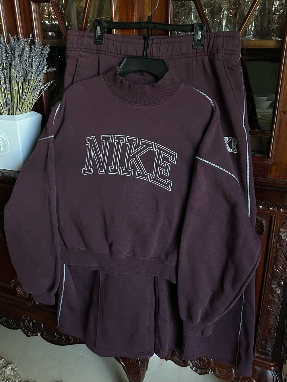Nike Phoenix Fleece Women’s Wideleg Sweatpants & Cropped Sweatshirt Burgundy